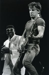 Bruce Springsteen and Clarence Clemons 1985, NJ.jpg